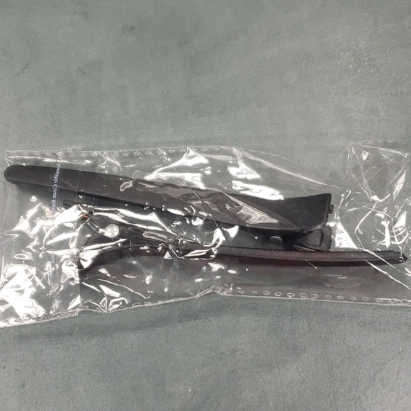 Hair clips - Picture 1 of 1